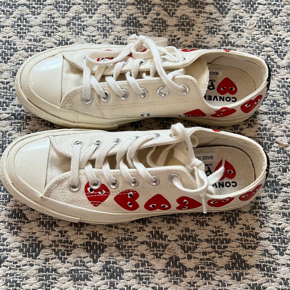 Comme de Garçon Play converse hearts